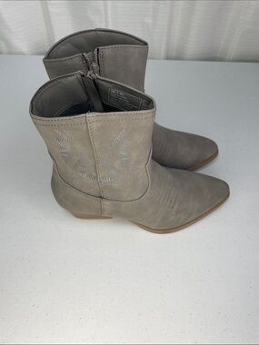 Sonoma Grey Taupe Western Ankle Boots with Subtle Stitching